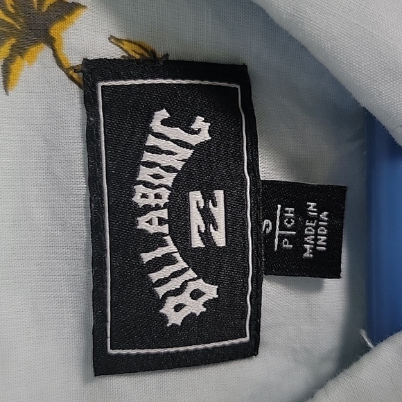 Billabong short sleeved button front shirt with island designs - Picture 6 of 11